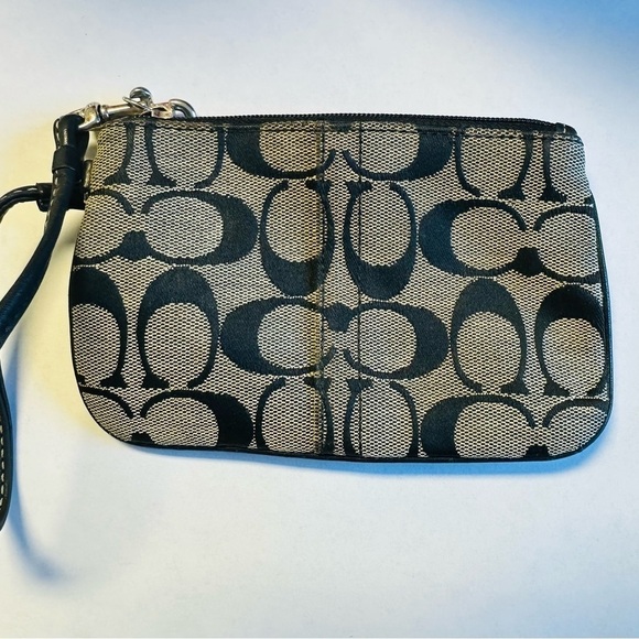 Coach monogram wristlet - Picture 1 of 3